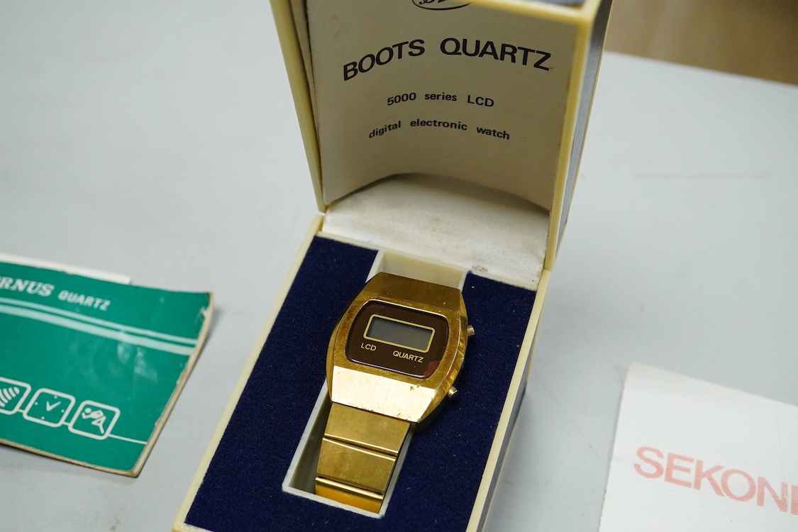 A collection of mostly gentleman’s wristwatches to include a stainless steel Tressa automatic calendar wristwatch, another Tressa wristwatch, Xernus quartz Digital display wristwatch, Timex quartz with digital display et